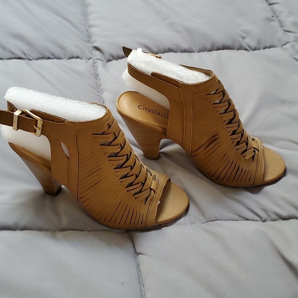 OPEN TOE SANDAL HEELS